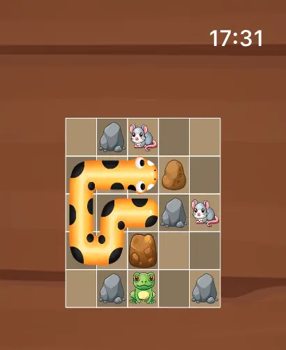 Viper Maze gameplay on Apple Watch with a winding orange viper in a compact grid