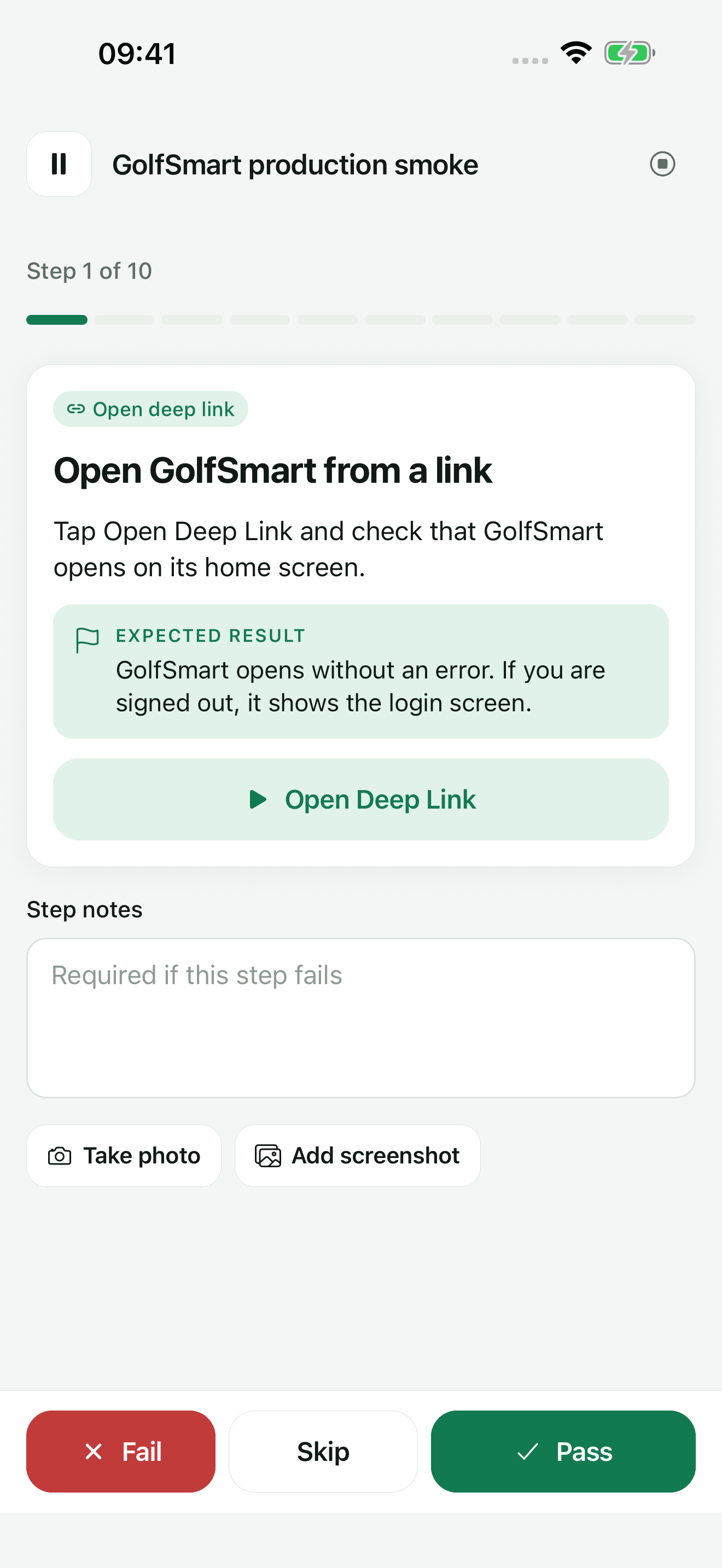 TestDock test run on step 1 of 10 with an Open Deep Link button, an expected result, and Fail, Skip, and Pass buttons